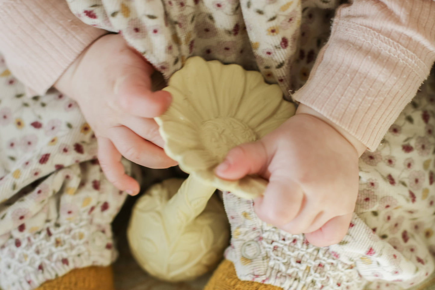 Yellow Daisy Rattle
